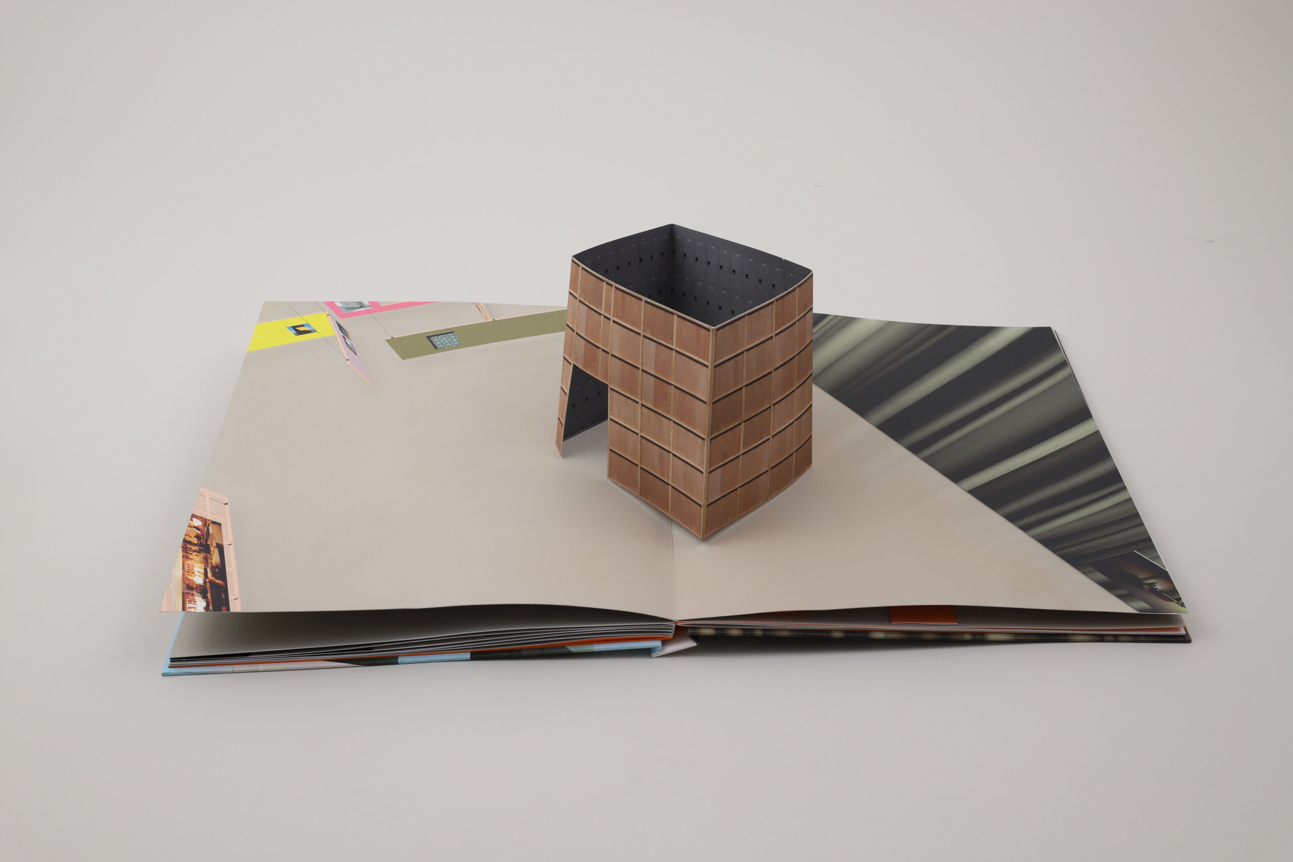 Mundo-de-papel-Thomas-Demand-Mack-books-visuel-3