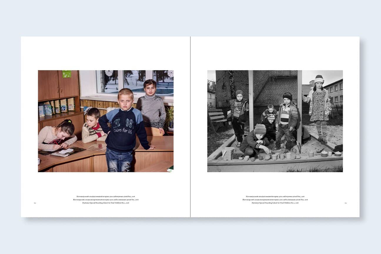 Stop-Tanks-with-Books-Mark-Neville-Nazraeli-Press-visuel-1