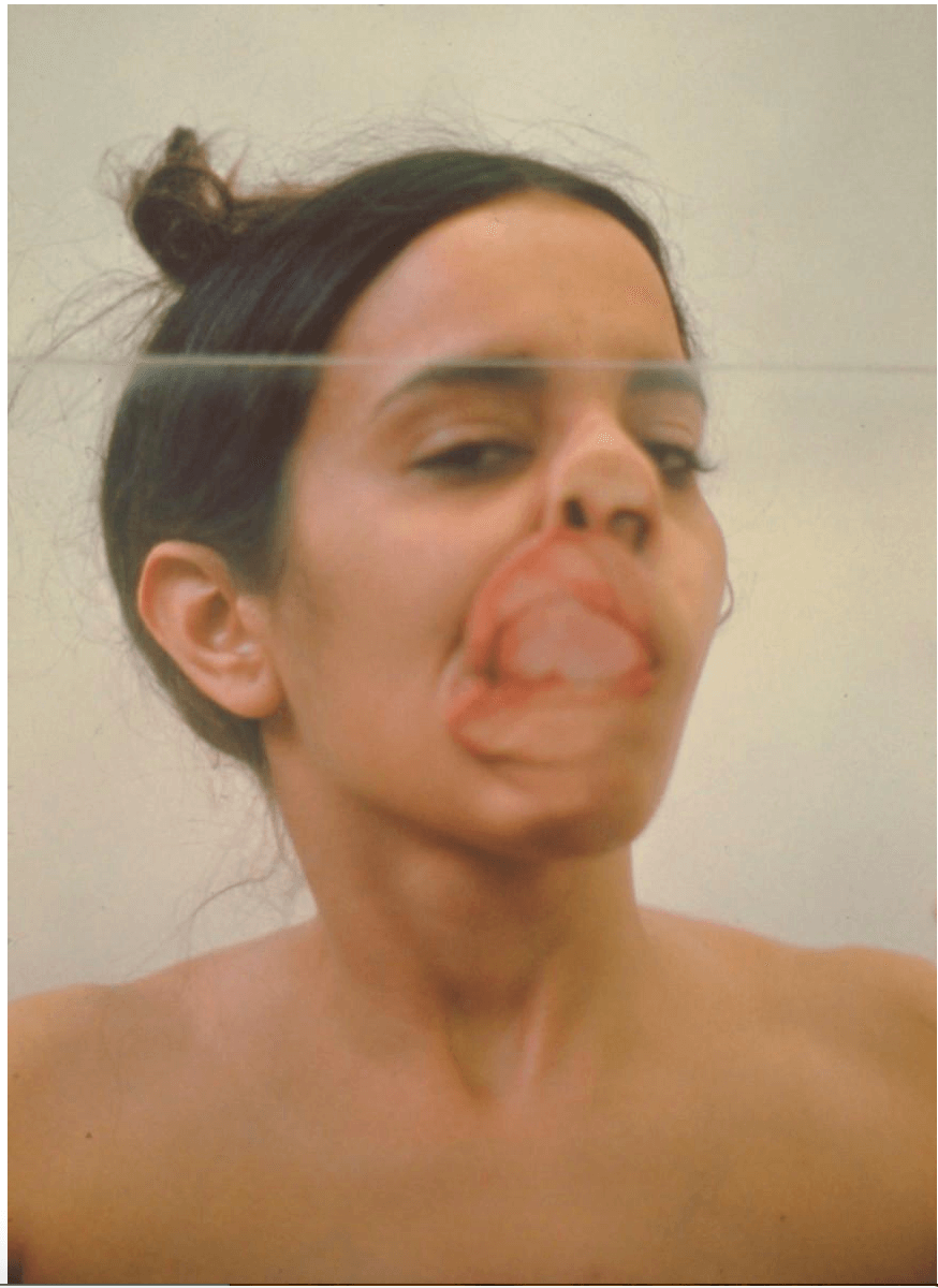Ana Mendieta. Sans titre (Verre sur empreintes corporelles), 1972. Avec l’aimable autorisation de The Estate of Ana Mendieta Collection, LLC / Galerie Lelong / Collection Verbund, Vienne.