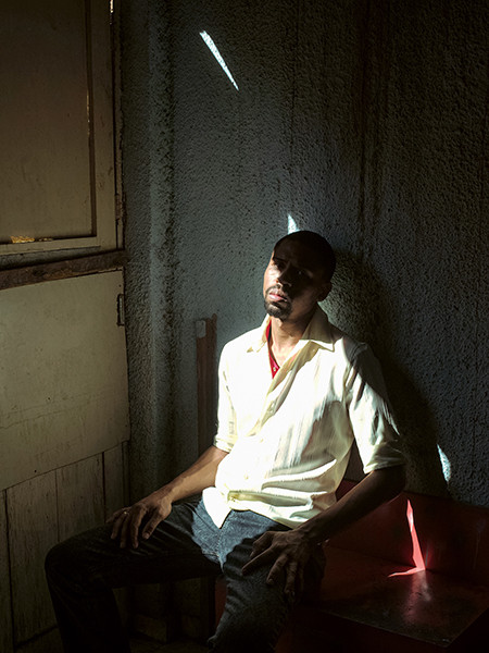 close-enough-new-perspectives-from-13-women-photographers-magum-1