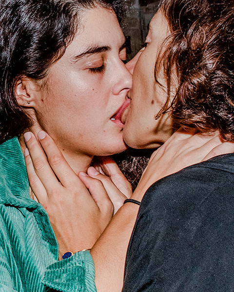 close-enough-new-perspectives-from-13-women-photographers-magum-3
