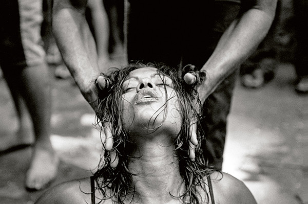 close-enough-new-perspectives-from-13-women-photographers-magum-4