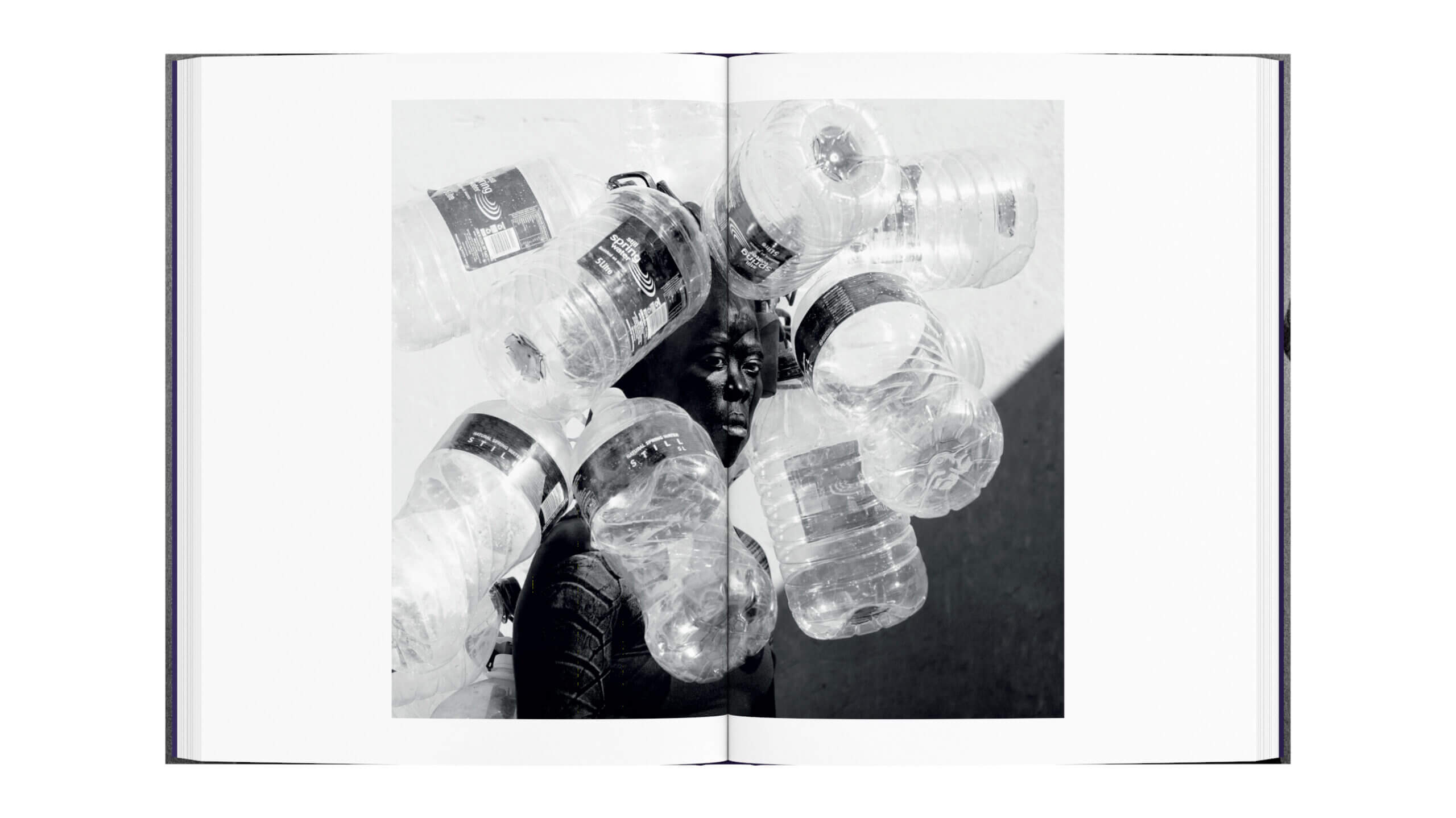 somnyama-ngonyama-hail-the-dark-lioness-vol-2-zanele-muholi-aperture-4